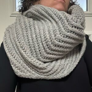 Belmondo Grey Chunky Knit Wave Style Lambswool Blend Infinity Scarf